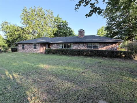 404 Montgomery Street Pittsburg TX 75686