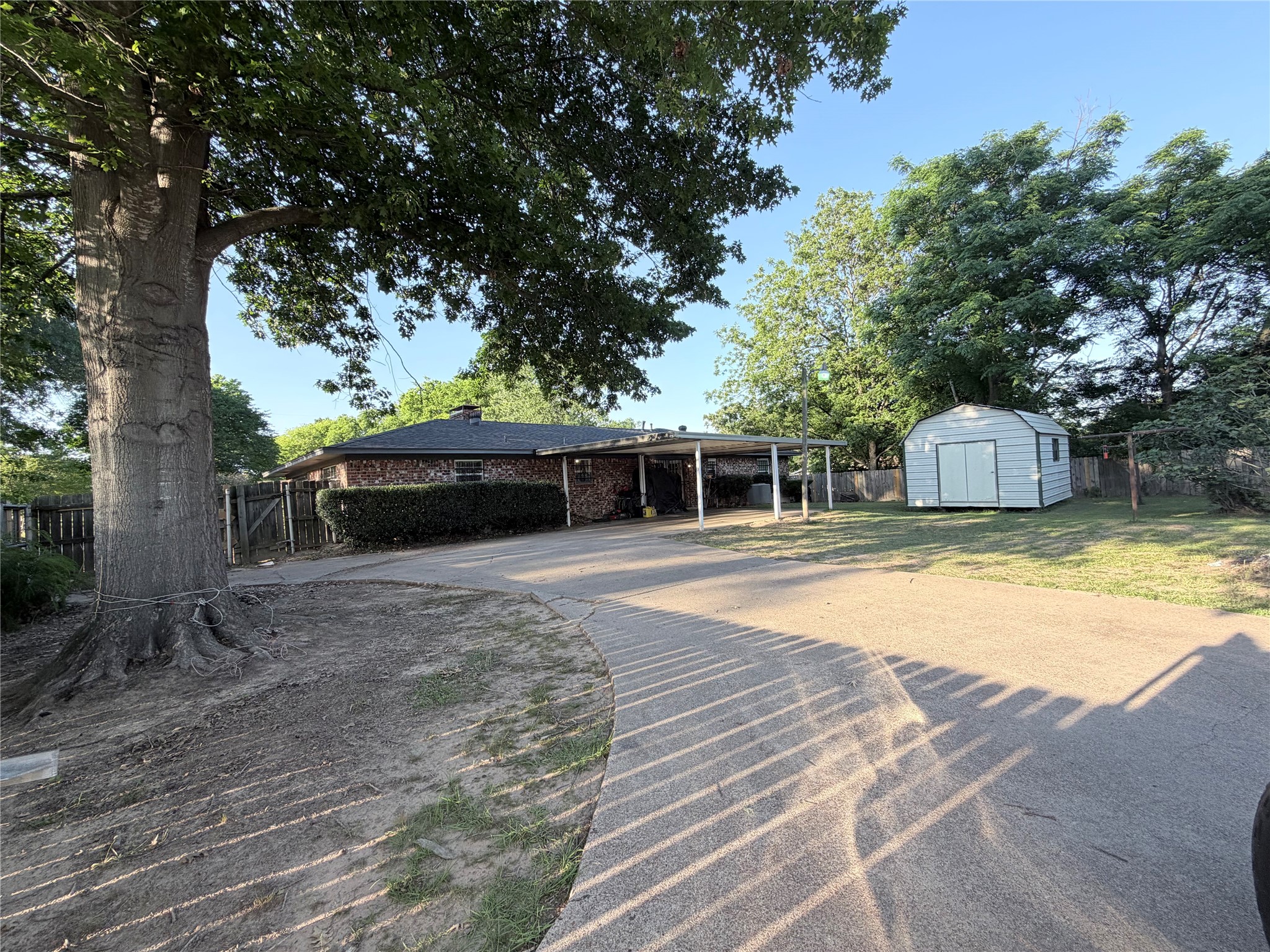 404 Montgomery Street Pittsburg TX 75686