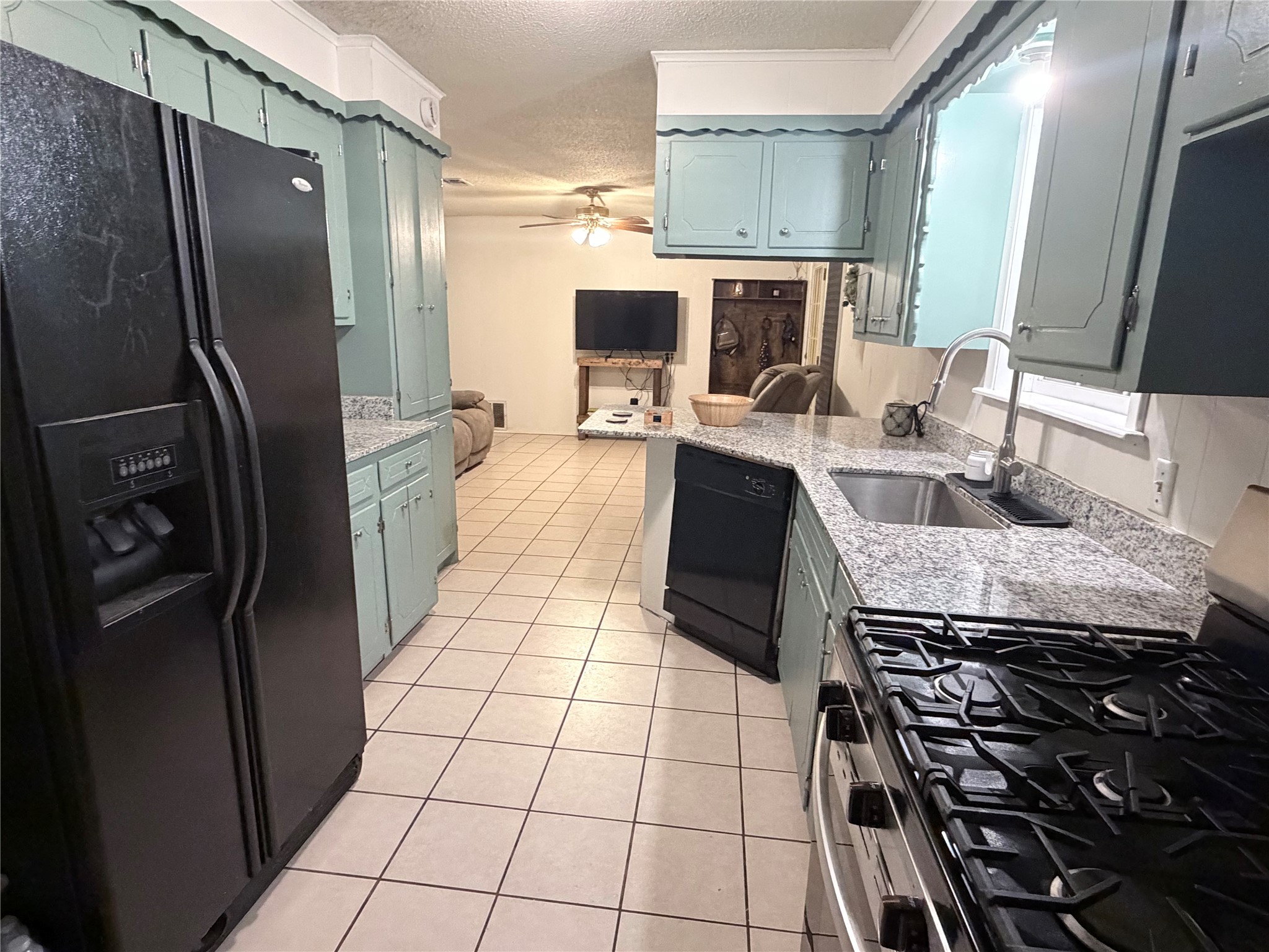 404 Montgomery Street Pittsburg TX 75686