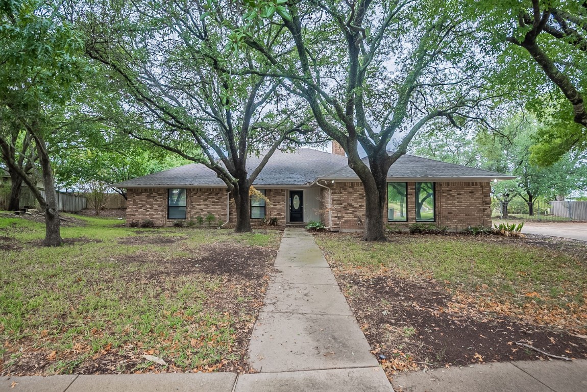 10184 Wandering Way Street Benbrook TX 76126