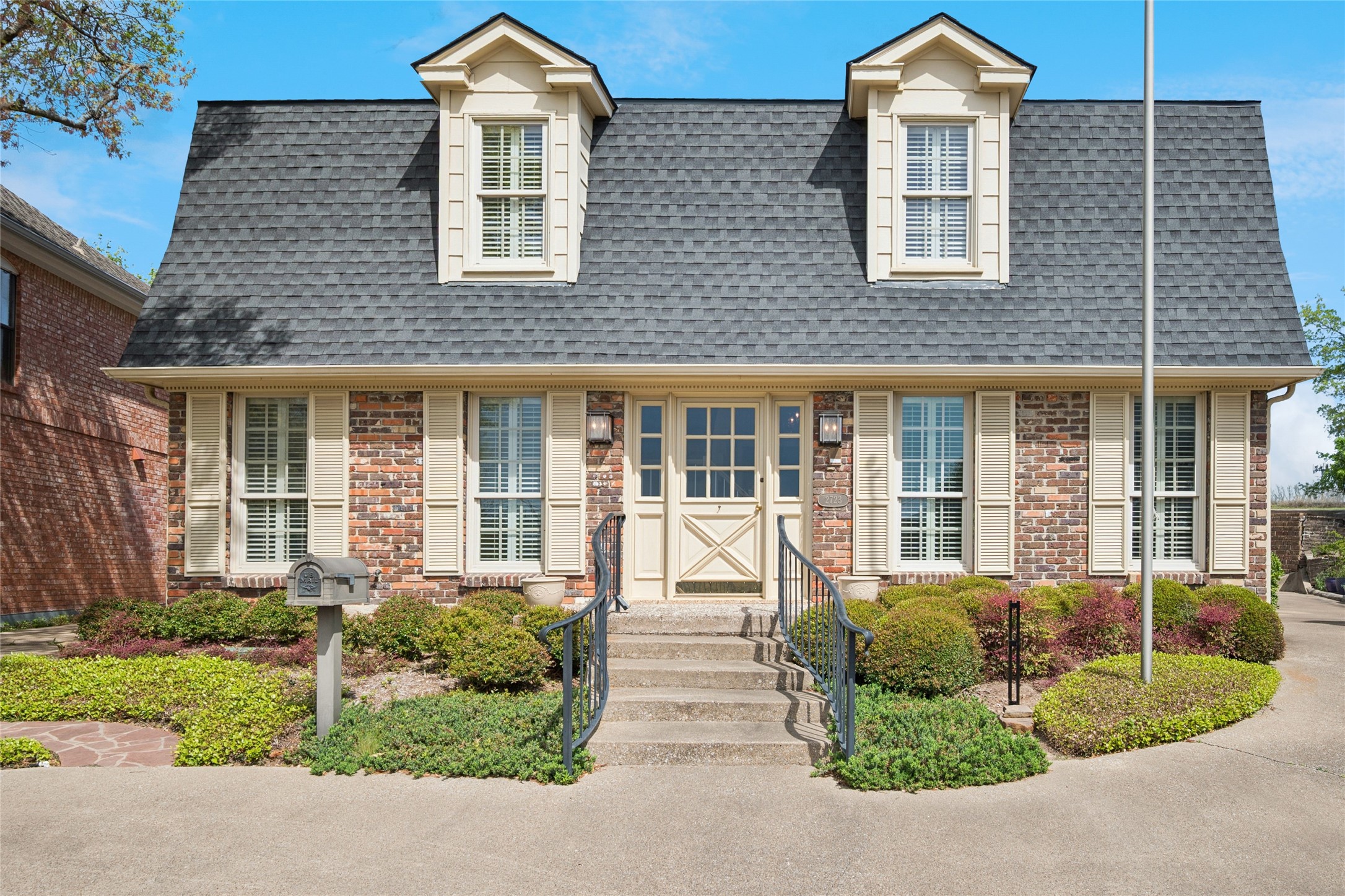 2723 Lawtherwood Court Dallas TX 75214