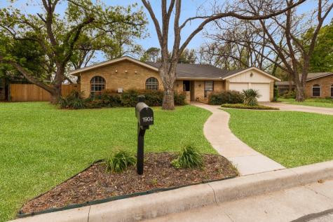 1904 Weymouth Court Arlington TX 76013
