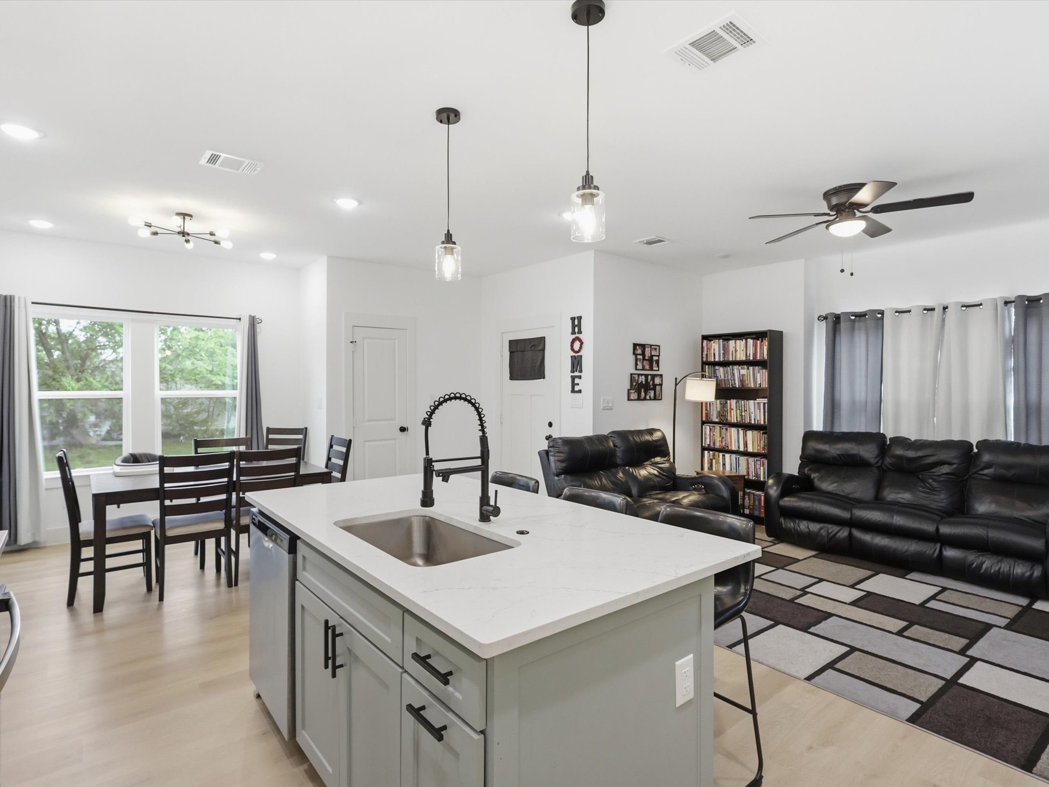 4621 Mccart Avenue Fort Worth TX 76115