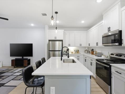 4621 Mccart Avenue Fort Worth TX 76115