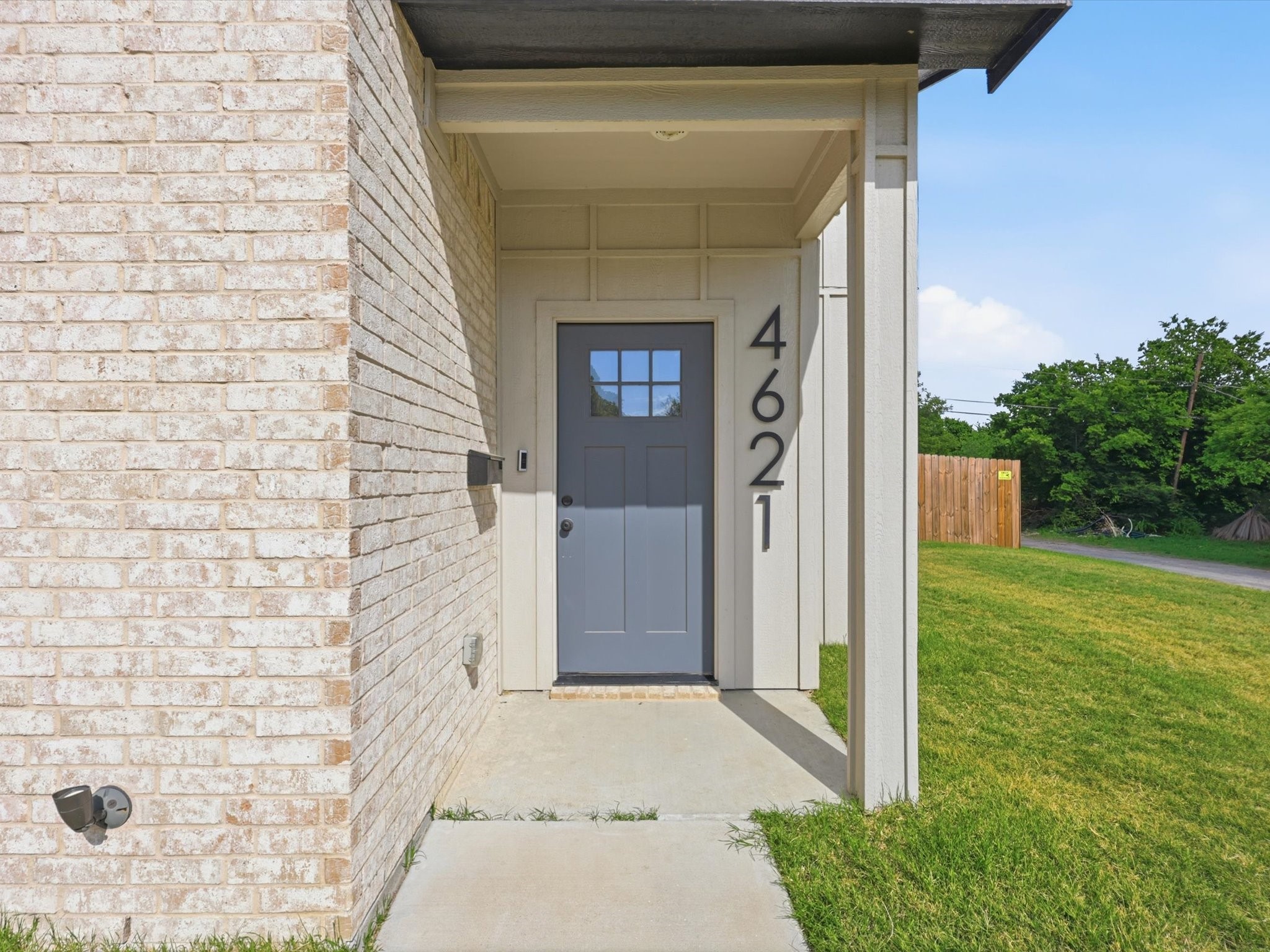 4621 Mccart Avenue Fort Worth TX 76115