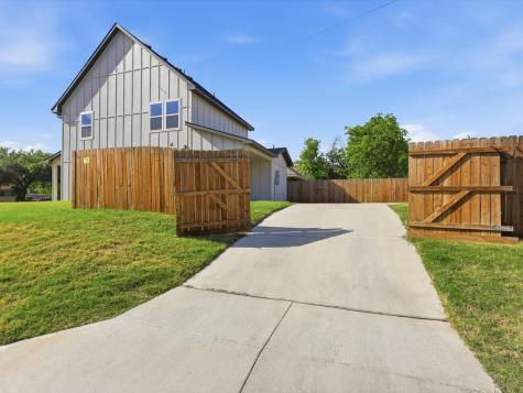 4621 Mccart Avenue Fort Worth TX 76115