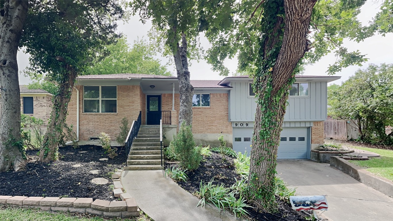 909 Valley Ridge Drive Desoto TX 75115