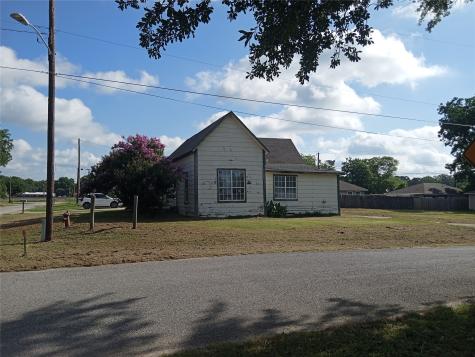 105 S Crockett Street Edgewood TX 75117
