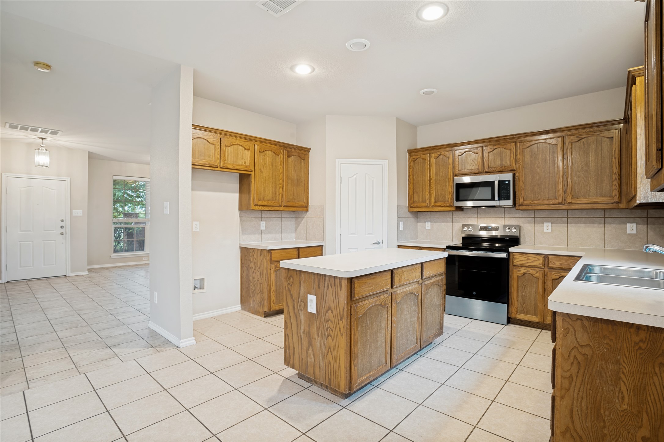 734 Crownpoint Court Arlington TX 76002