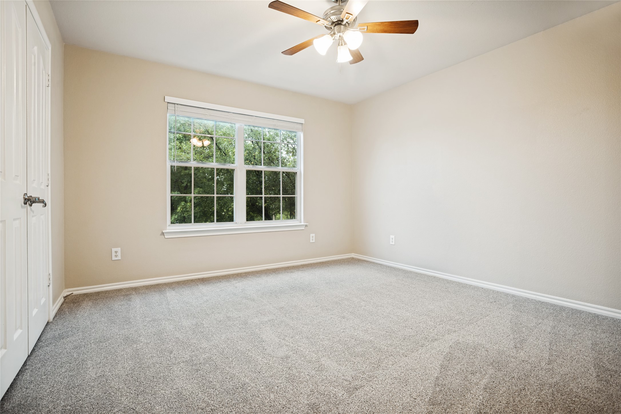 734 Crownpoint Court Arlington TX 76002