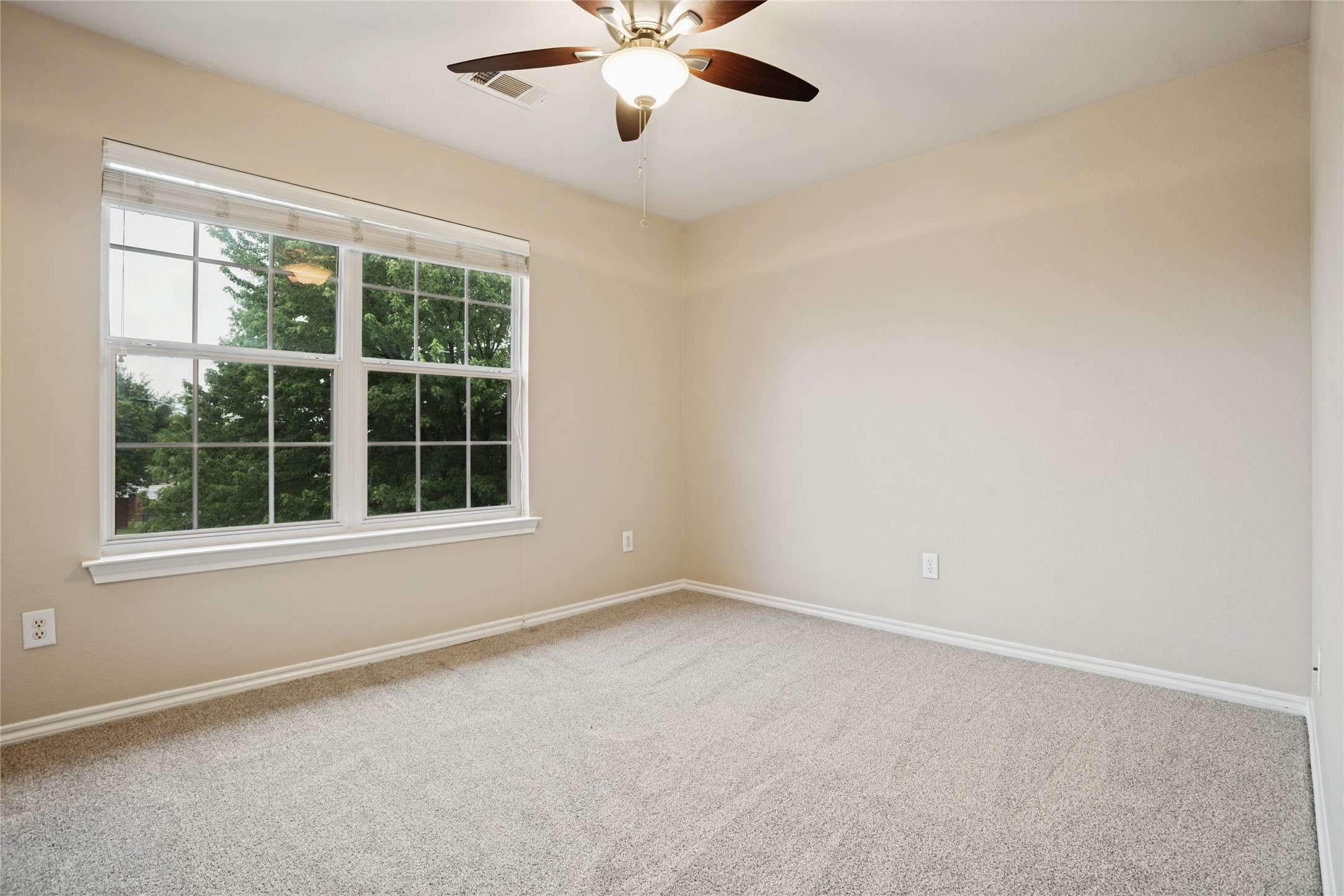 734 Crownpoint Court Arlington TX 76002