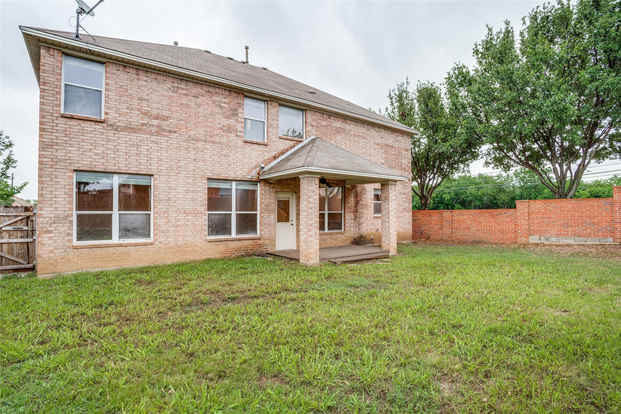 734 Crownpoint Court Arlington TX 76002