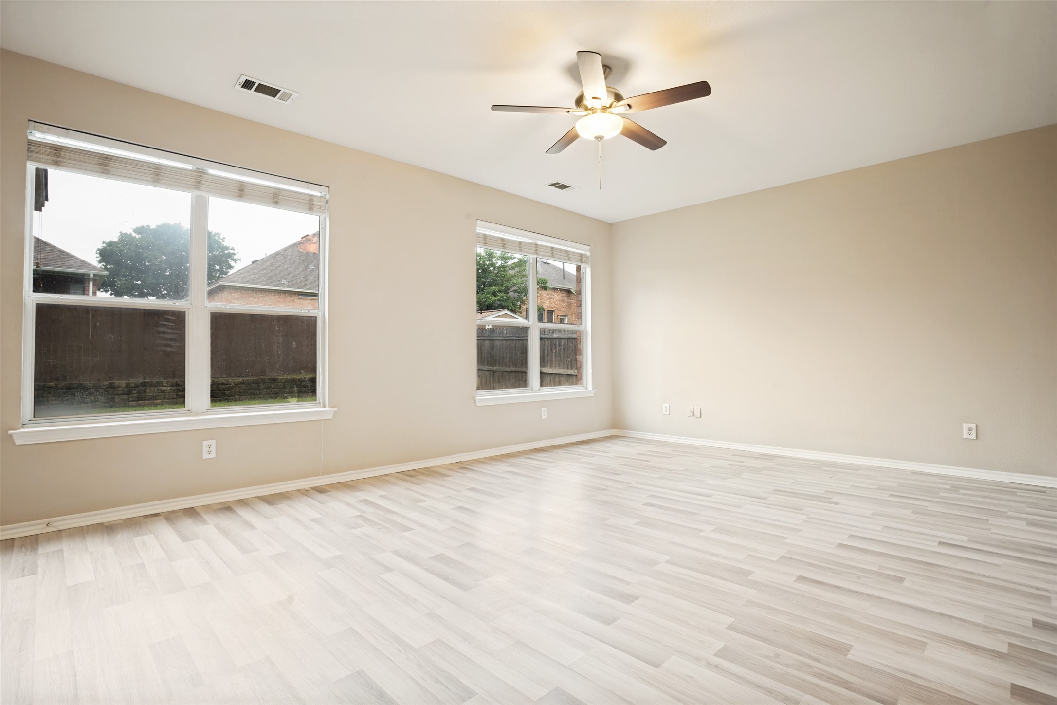 734 Crownpoint Court Arlington TX 76002