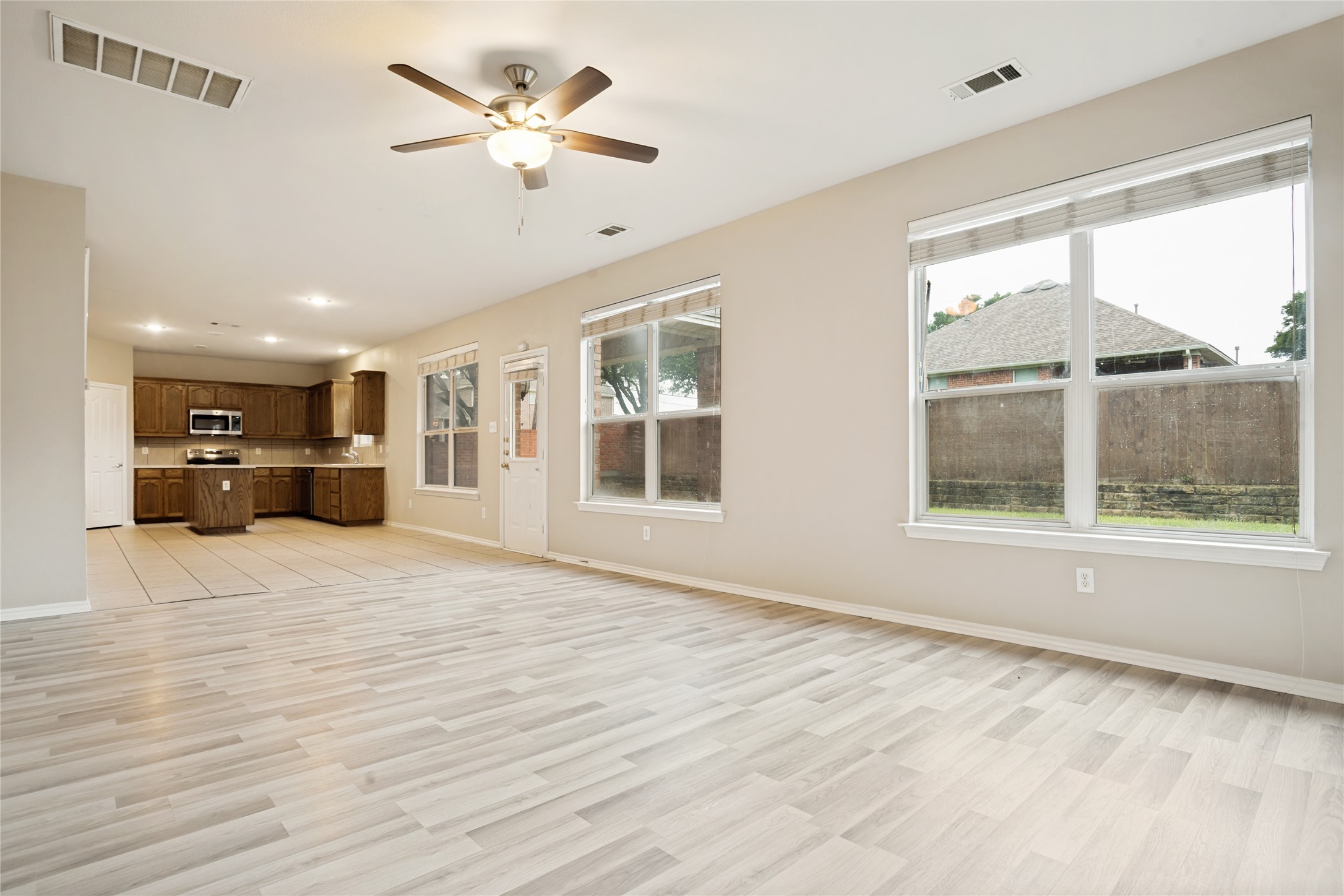 734 Crownpoint Court Arlington TX 76002