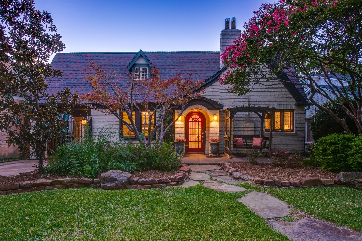1147 N Clinton Avenue Dallas TX 75208