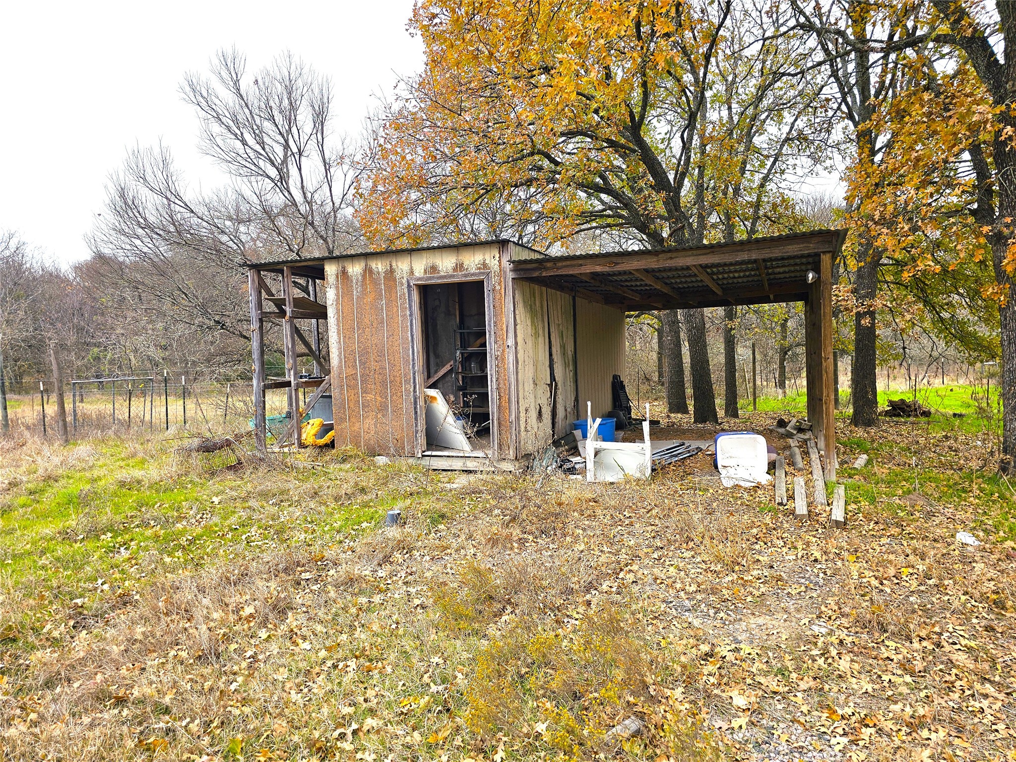 2240 County Road 2162 Barry TX 75102