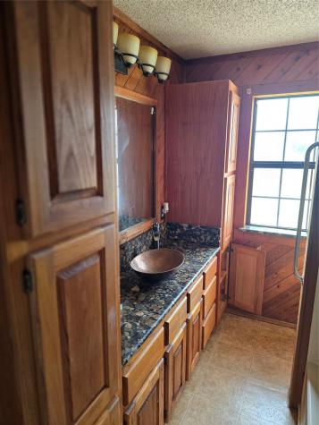 2240 County Road 2162 Barry TX 75102