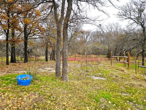 2240 County Road 2162 Barry TX 75102