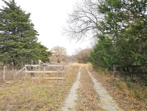 2240 County Road 2162 Barry TX 75102