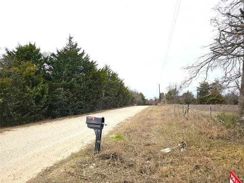2240 County Road 2162 Barry TX 75102