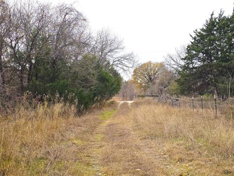 2240 County Road 2162 Barry TX 75102