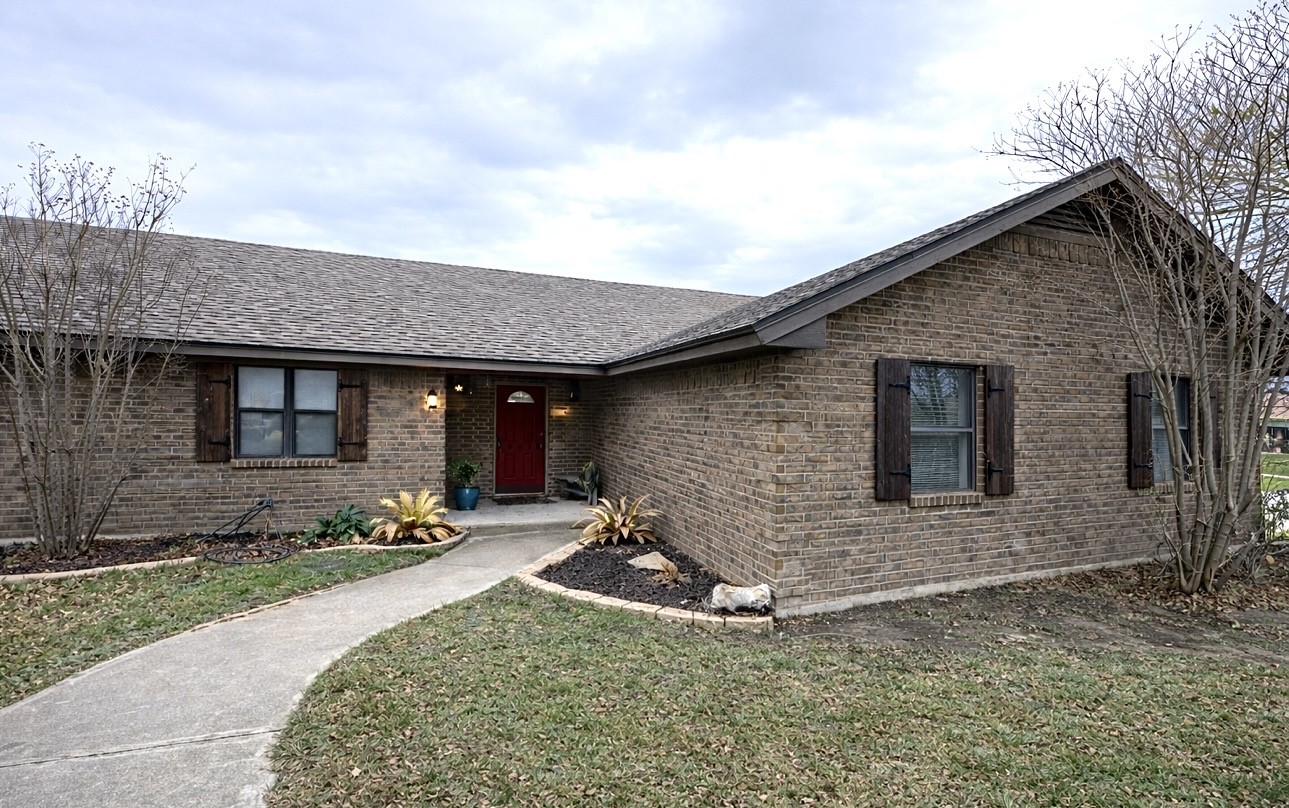 913 E Cedar Avenue Comanche TX 76442