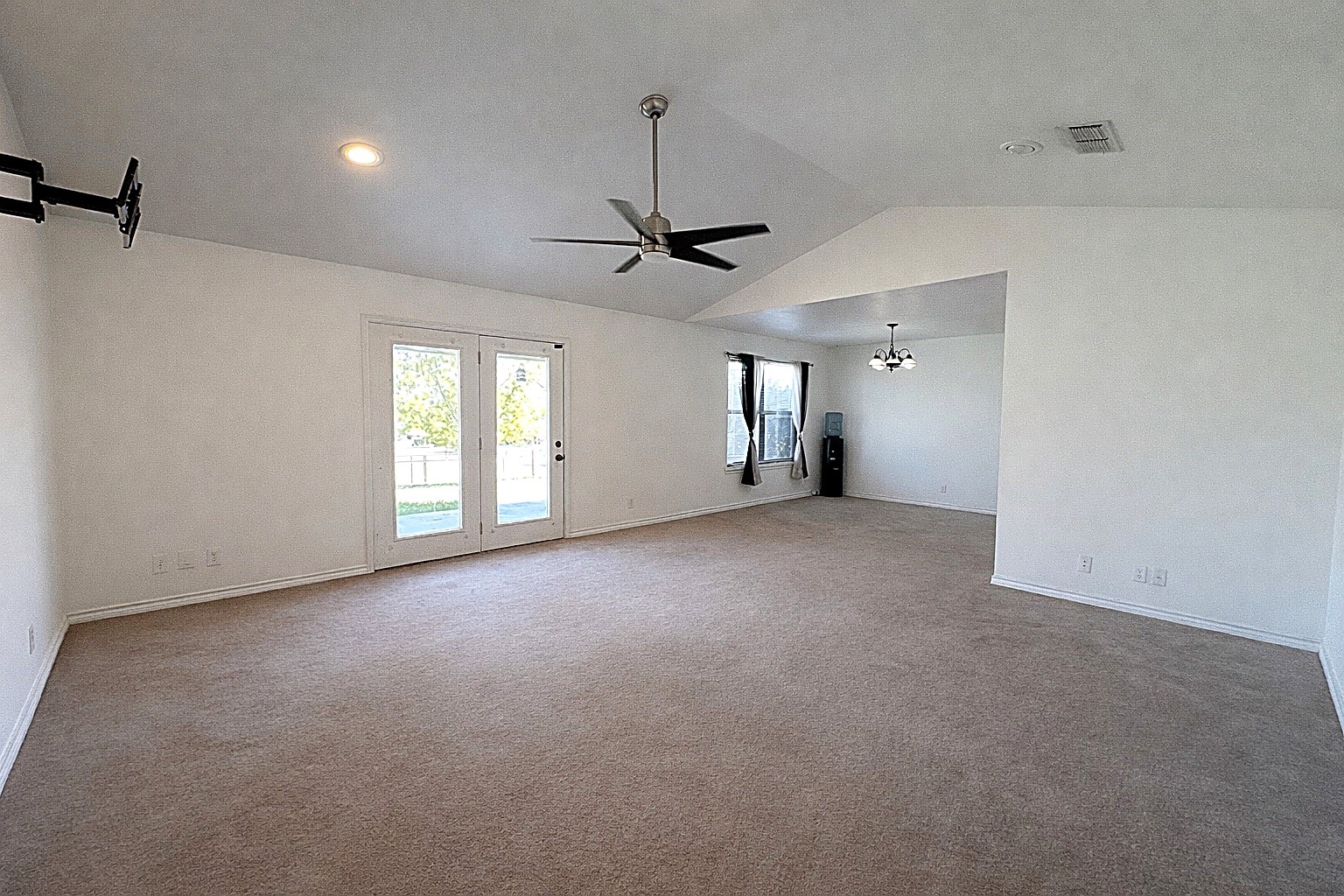 913 E Cedar Avenue Comanche TX 76442