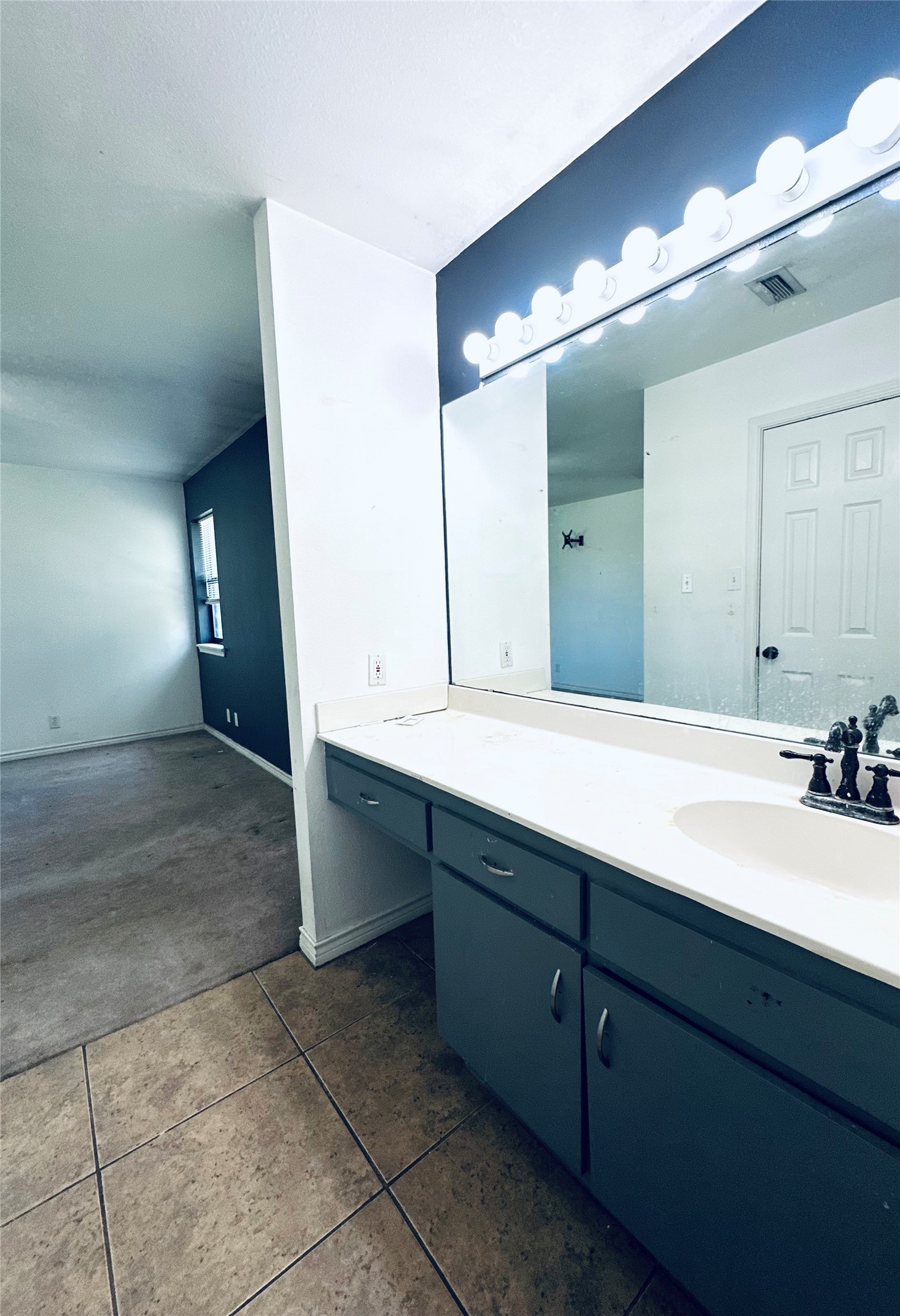 913 E Cedar Avenue Comanche TX 76442