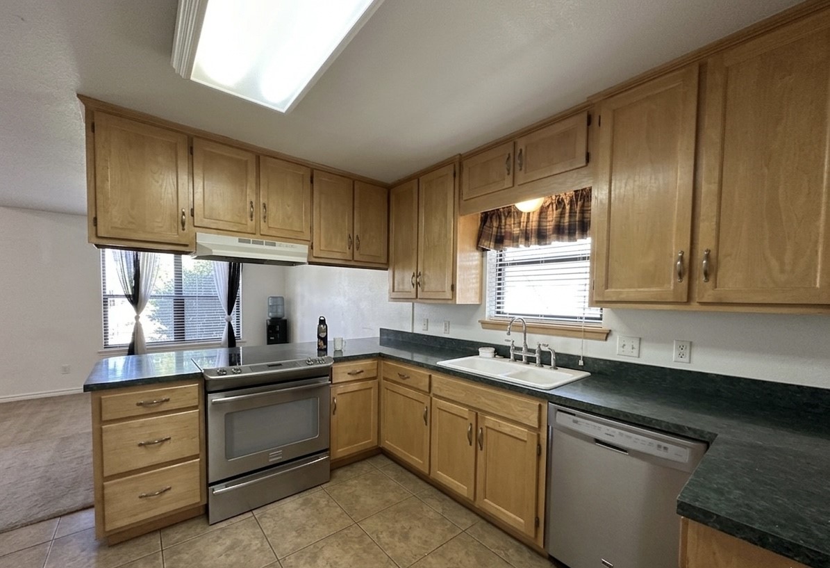 913 E Cedar Avenue Comanche TX 76442