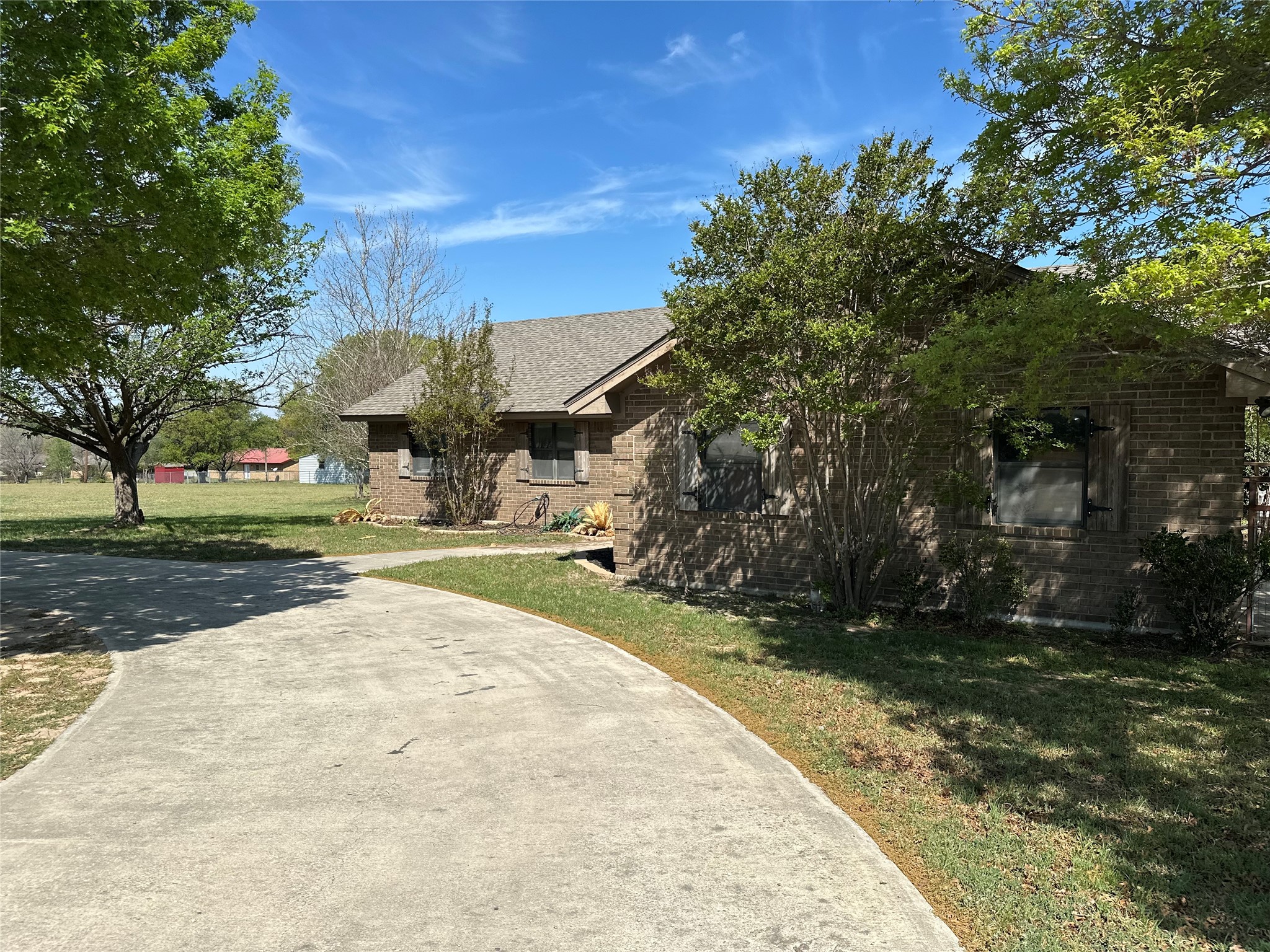 913 E Cedar Avenue Comanche TX 76442