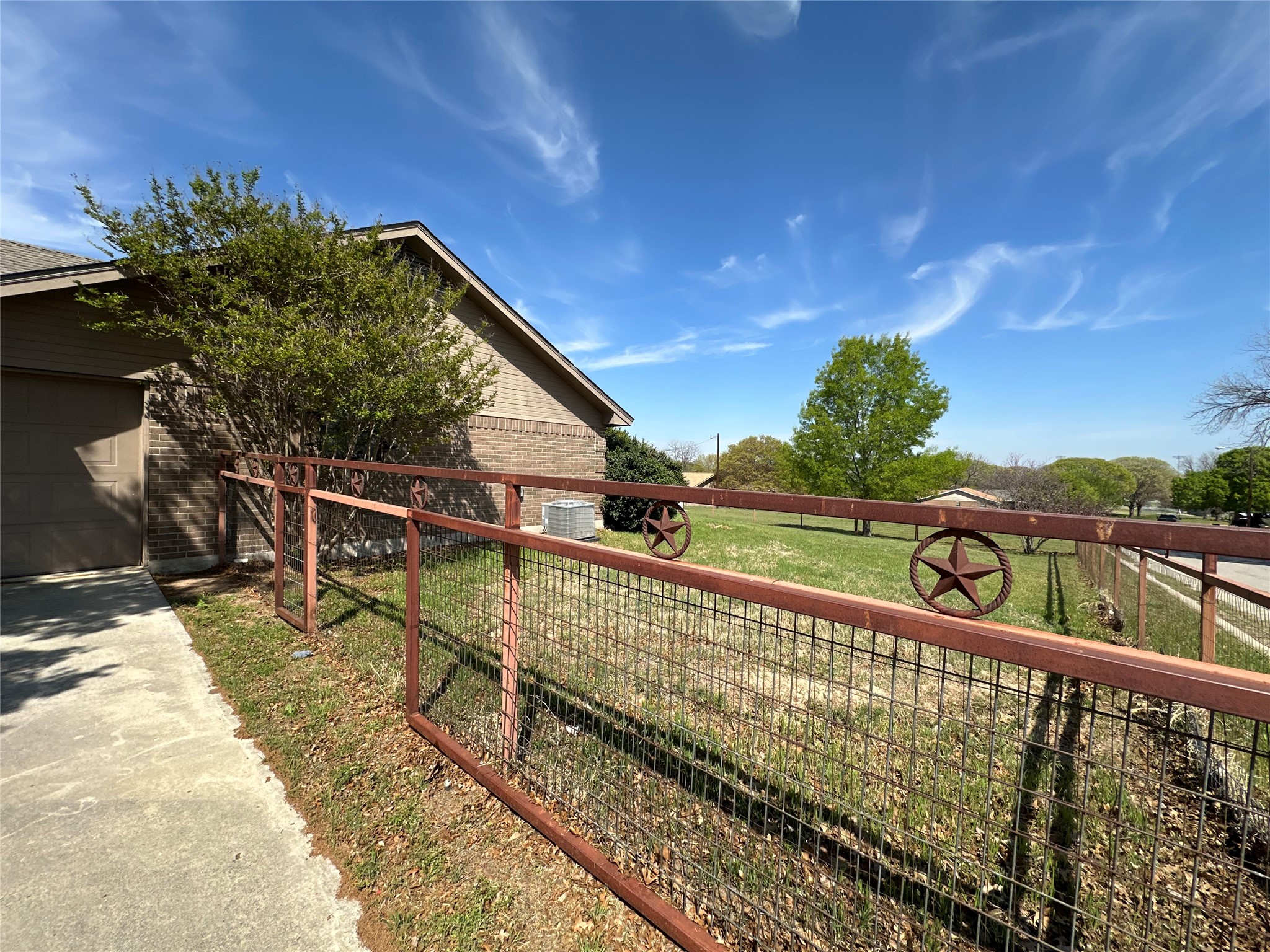 913 E Cedar Avenue Comanche TX 76442