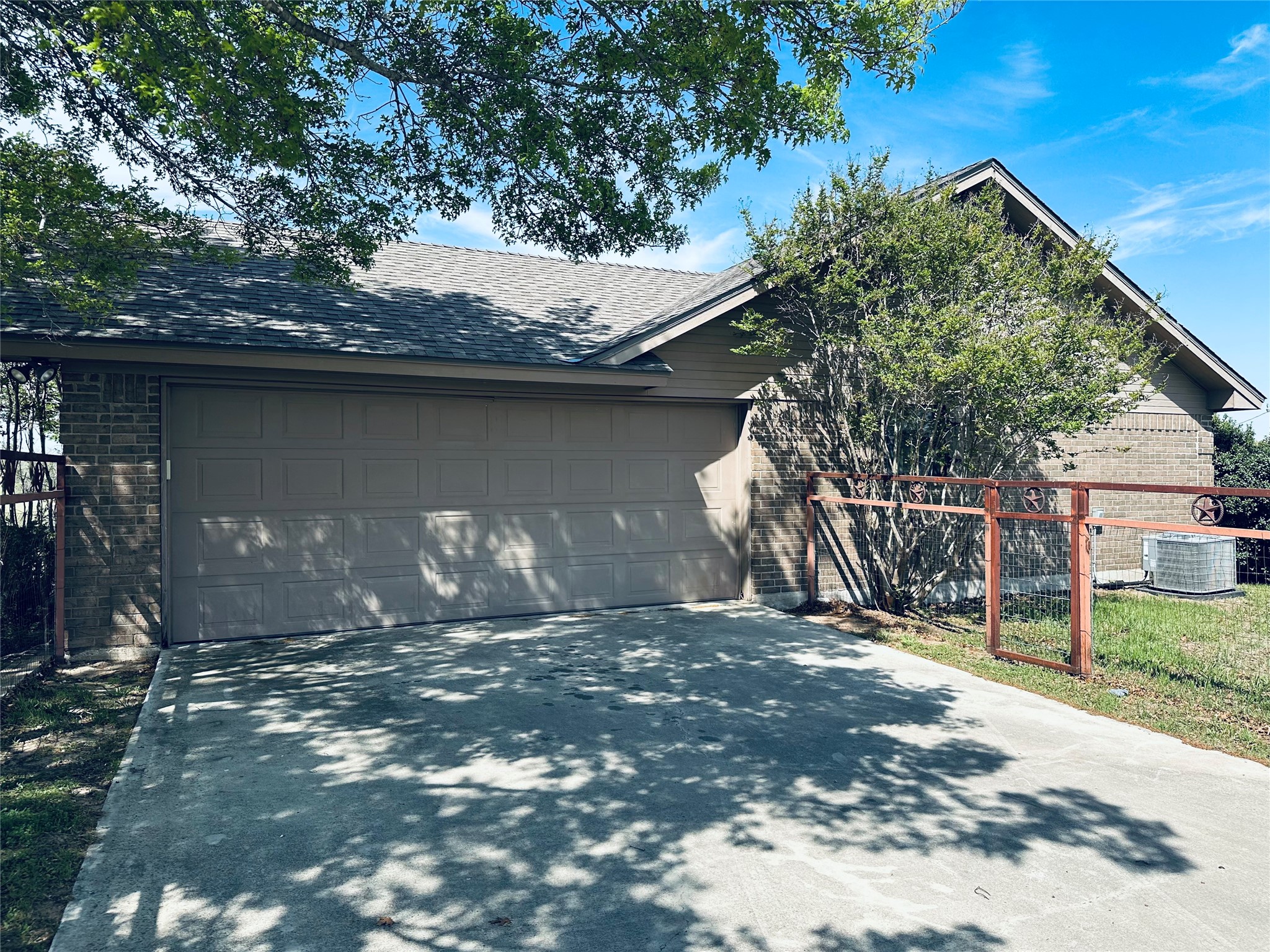 913 E Cedar Avenue Comanche TX 76442