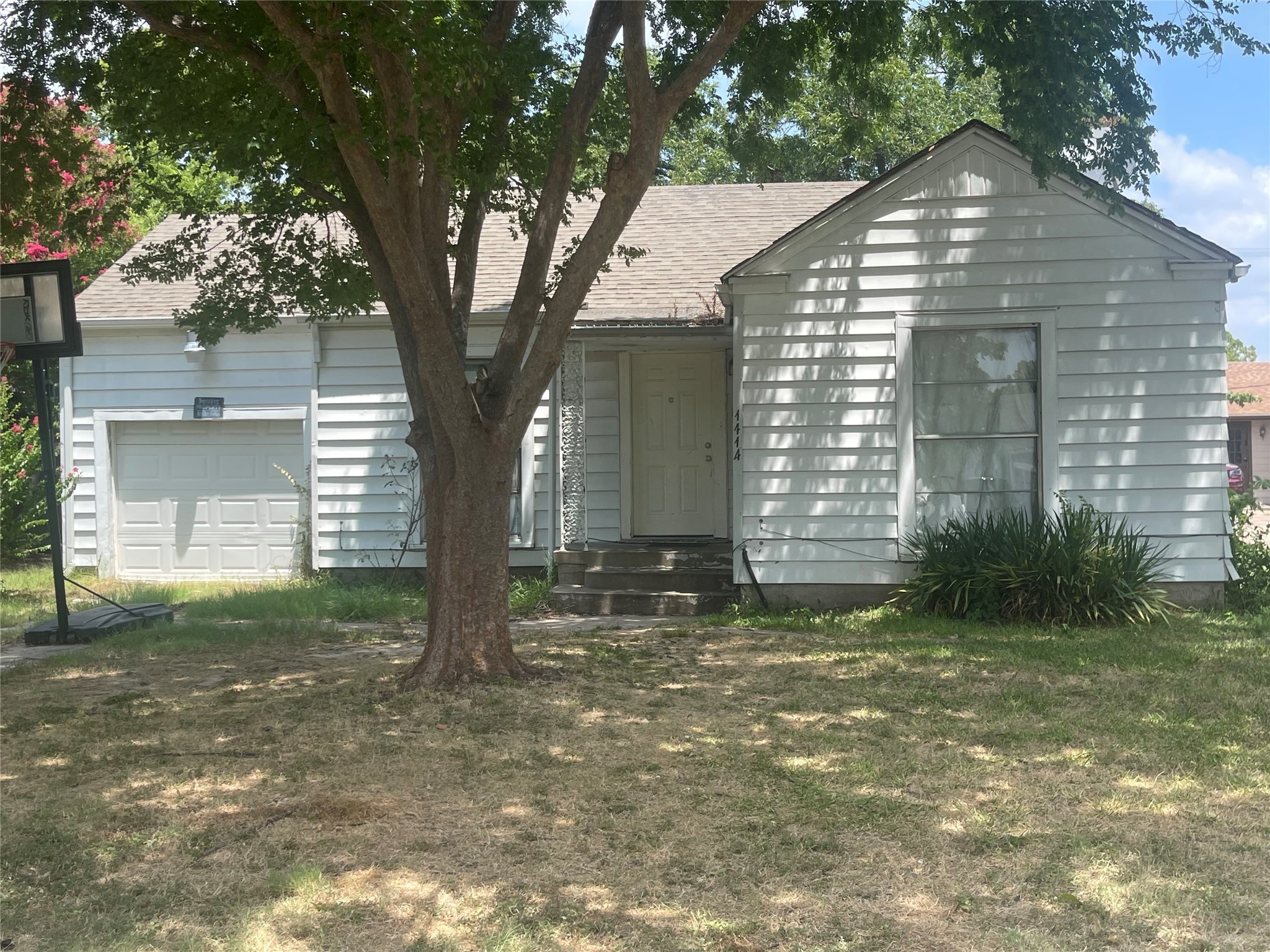 1414 Oak Street Grand Prairie TX 75050