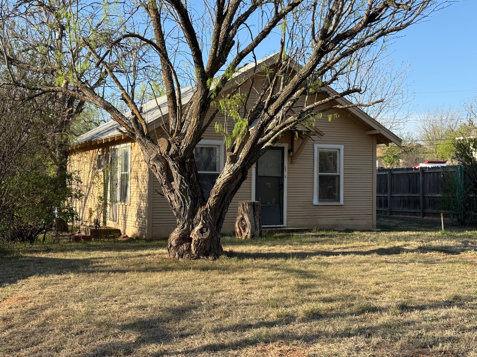 718 E Oliver Street Stamford TX 79553