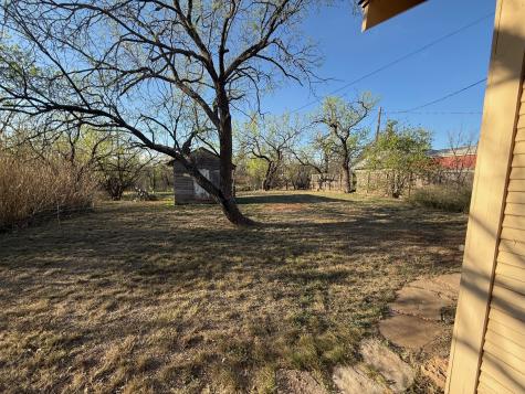 718 E Oliver Street Stamford TX 79553