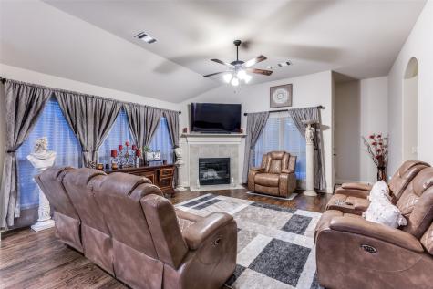 1000 Longhorn Drive Aubrey TX 76227