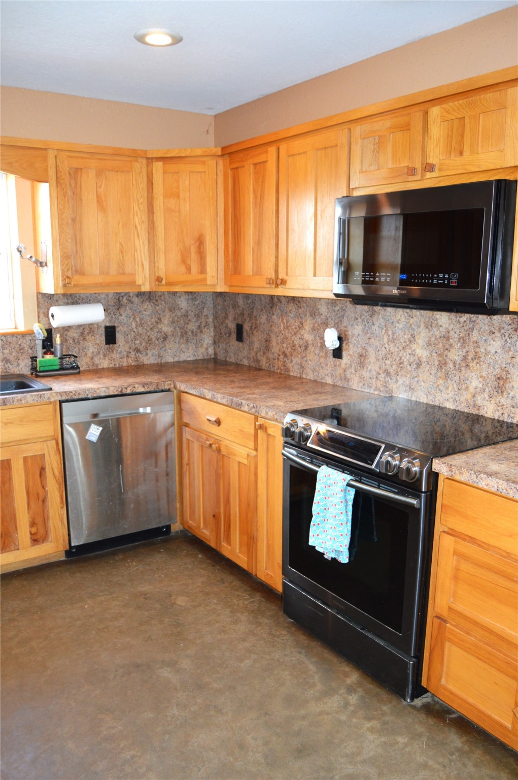 2055 County Road 2185 Klondike TX 75448