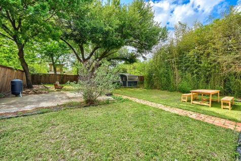 919 N Clinton Avenue Dallas TX 75208