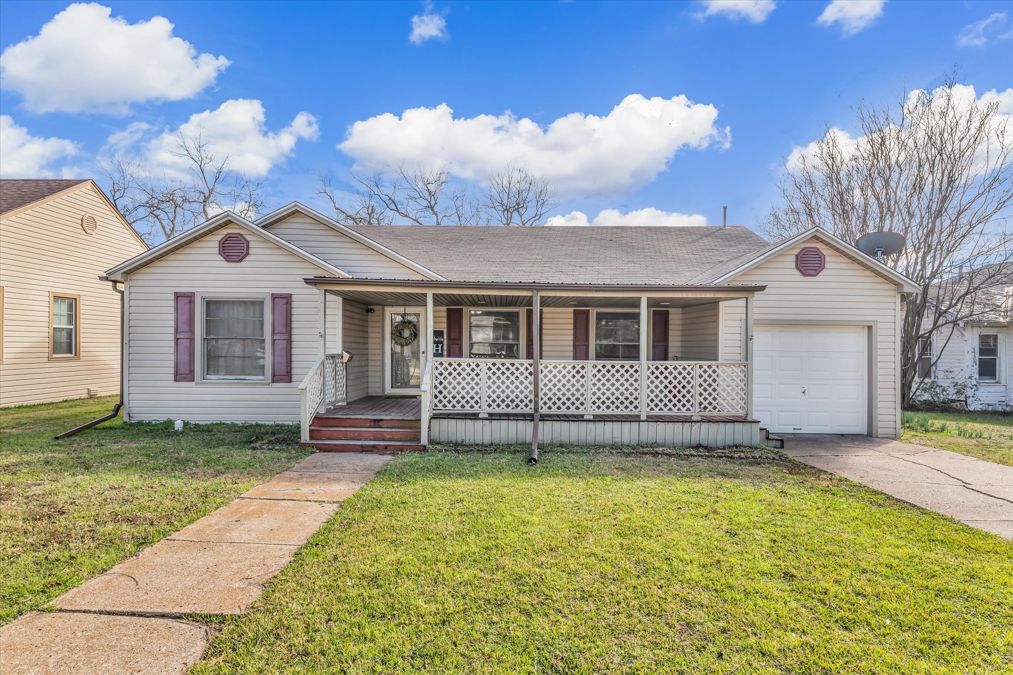 704 E Mclennan Avenue Mart TX 76664