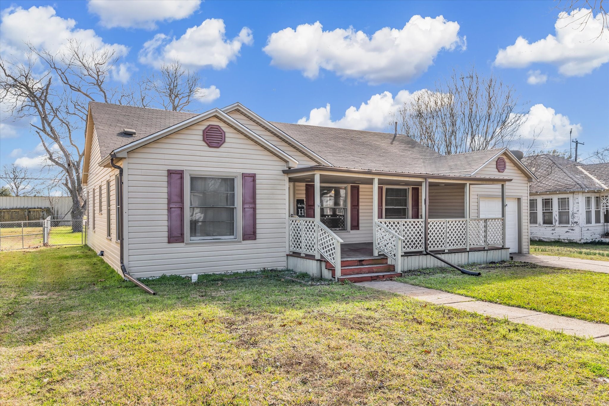 704 E Mclennan Avenue Mart TX 76664