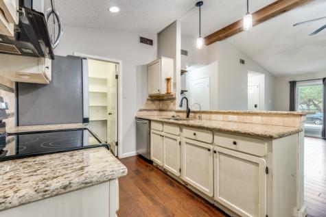 1041 S Riverside Drive Grapevine TX 76051