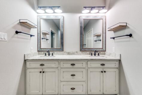 1041 S Riverside Drive Grapevine TX 76051