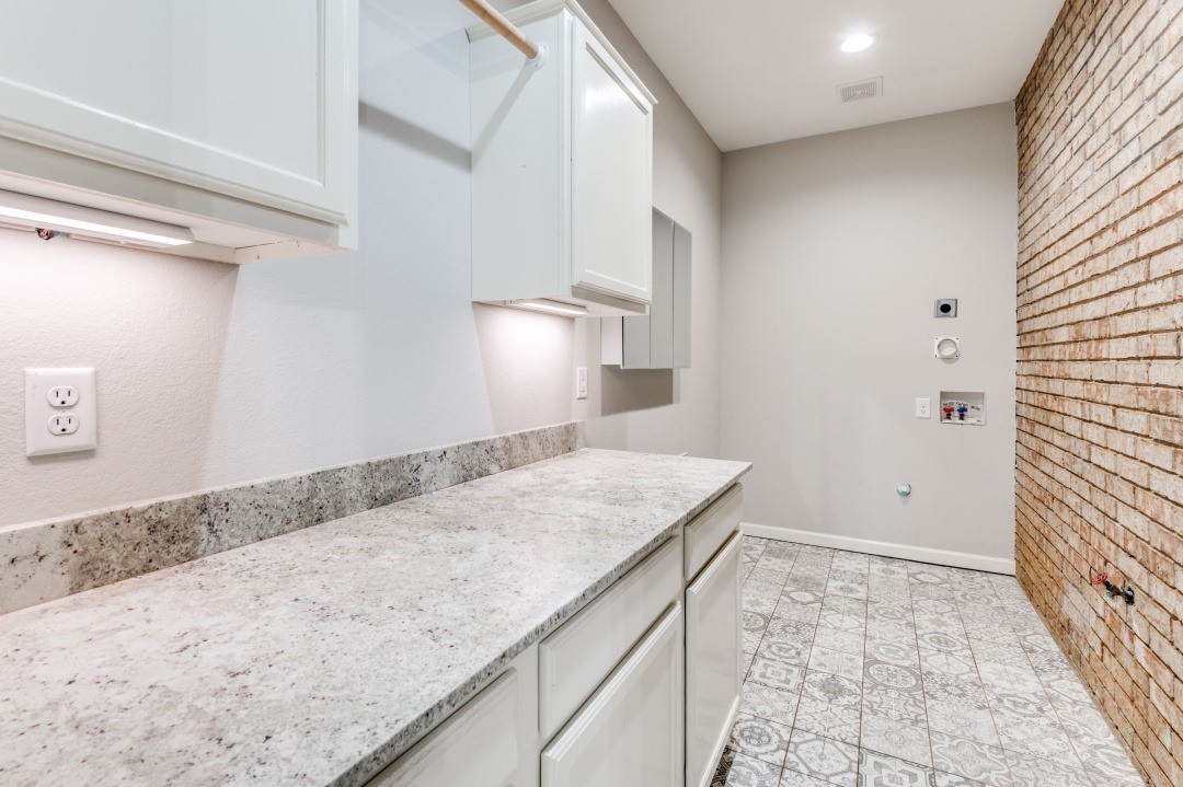 1041 S Riverside Drive Grapevine TX 76051