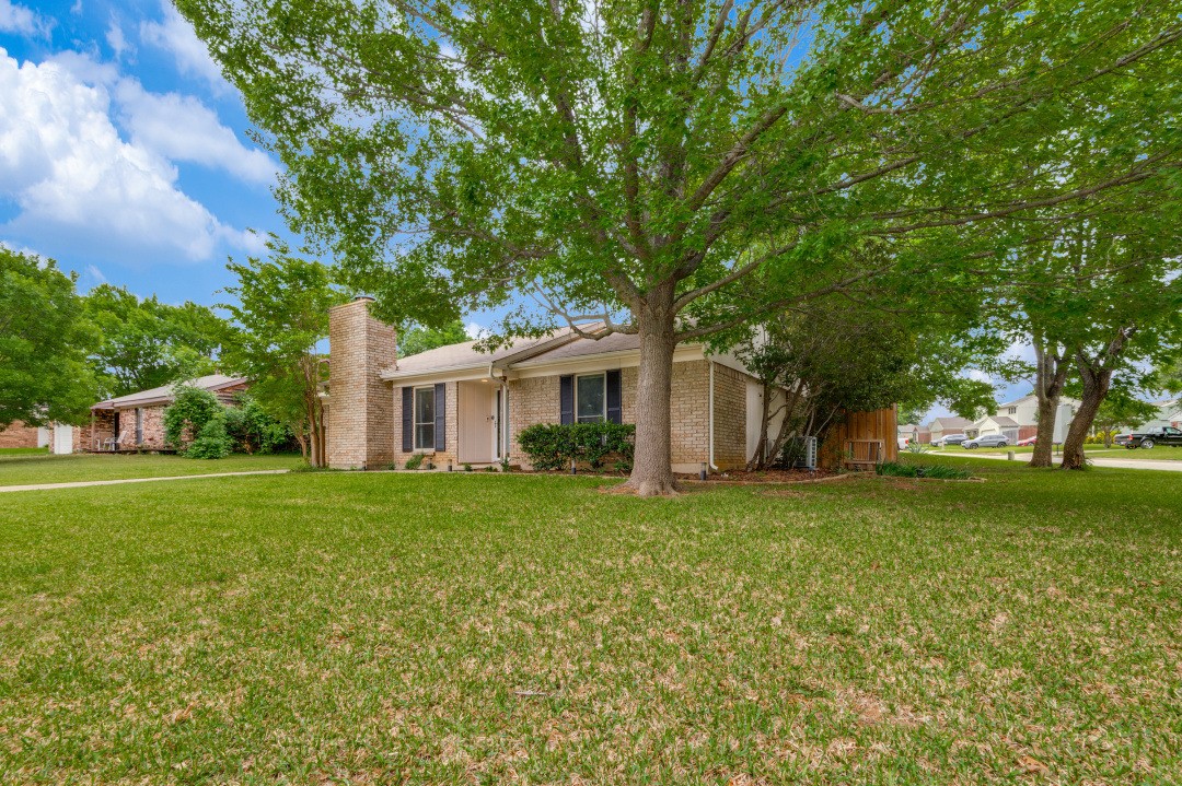 1041 S Riverside Drive Grapevine TX 76051