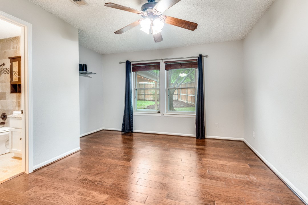 1041 S Riverside Drive Grapevine TX 76051
