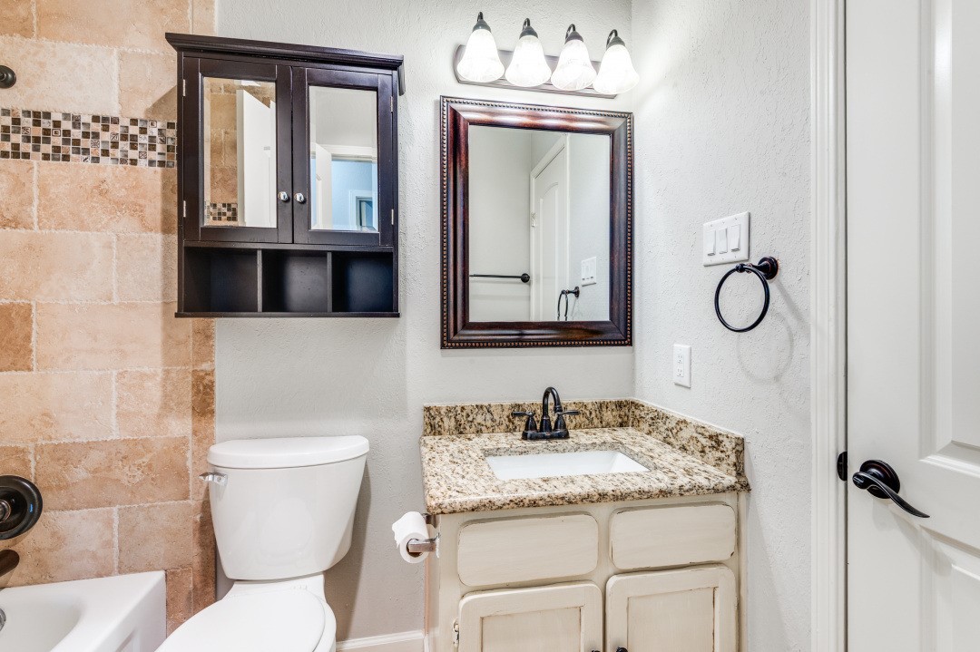 1041 S Riverside Drive Grapevine TX 76051
