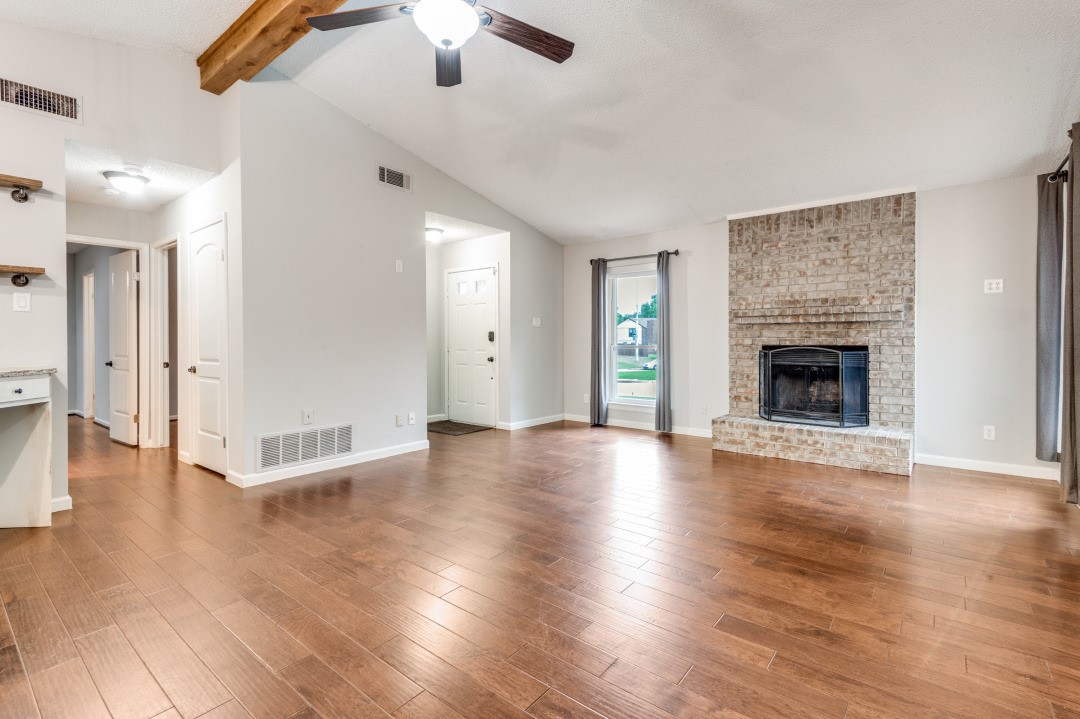 1041 S Riverside Drive Grapevine TX 76051