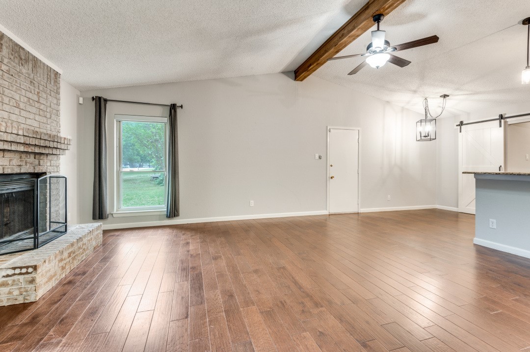 1041 S Riverside Drive Grapevine TX 76051