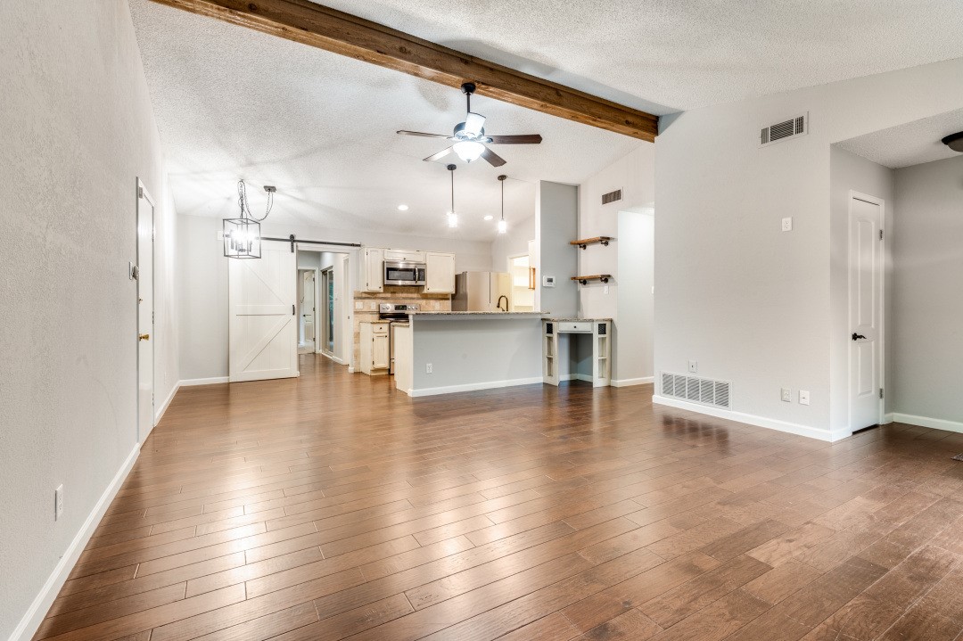 1041 S Riverside Drive Grapevine TX 76051