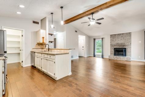 1041 S Riverside Drive Grapevine TX 76051